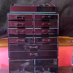 Make up organizer